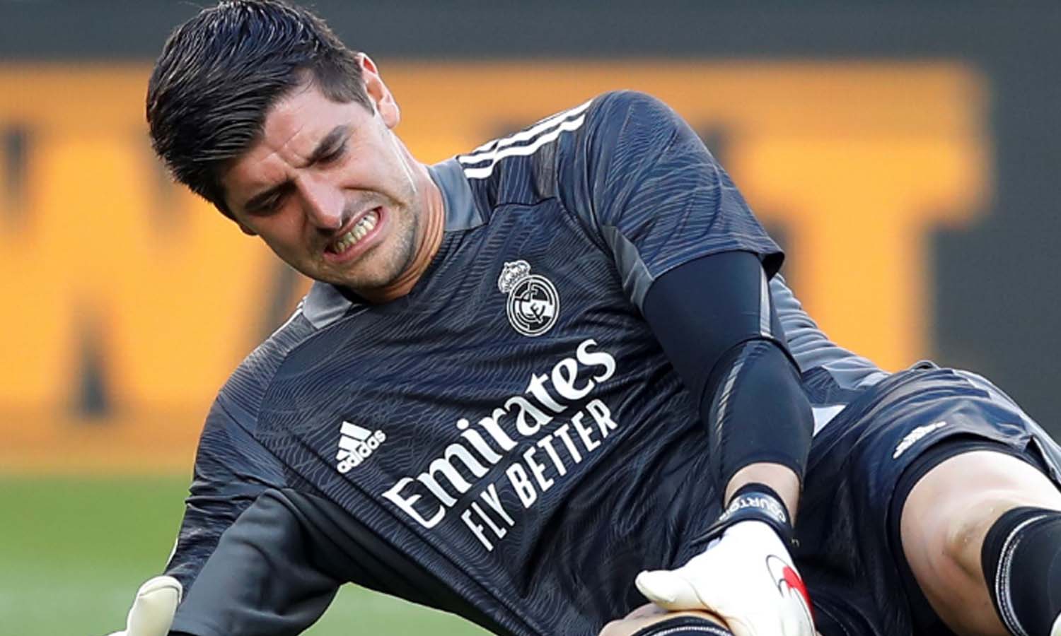 إصابة حارس ريال مدريد كورتوا تثير المخاوف: الفريق يواجه تحديات جديدة في المباريات المقبلة