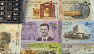 تذبذب أسعار صرف الليرة السورية مقابل الدولار اليوم السبت 10مايو 2025