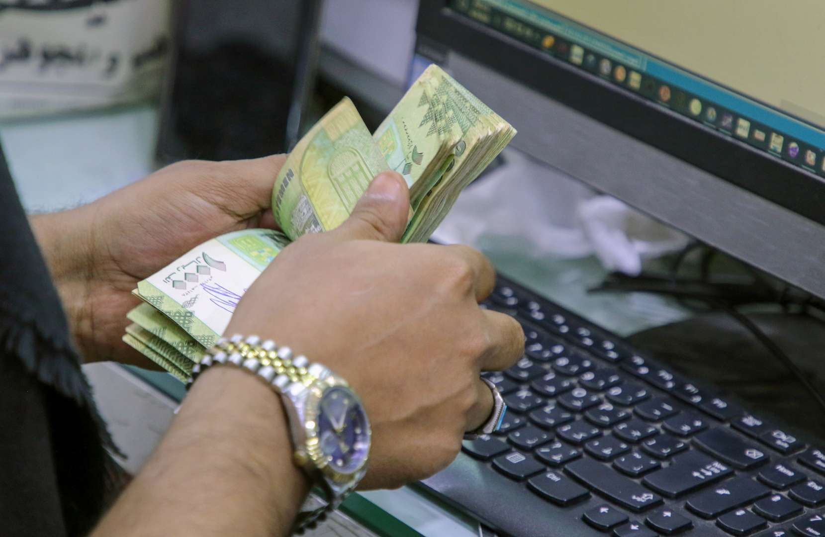 شاهد التحديث المسائي في أسعار صرف الريال اليمني مقابل الدولار و الريال السعودي اليوم 14/4/2025