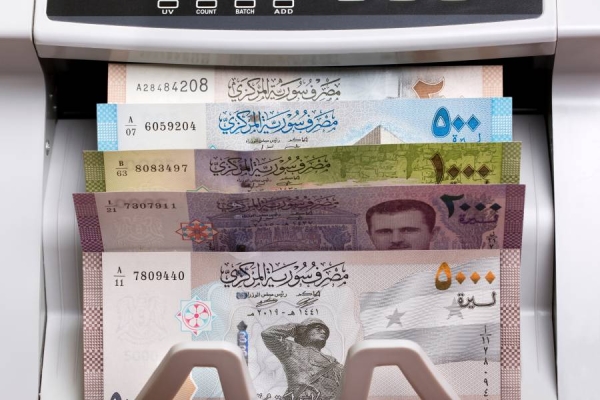 تراجع جديد في أسعار صرف الليرة السورية مقابل الدولار اليوم الإثنين 19مايو 2025